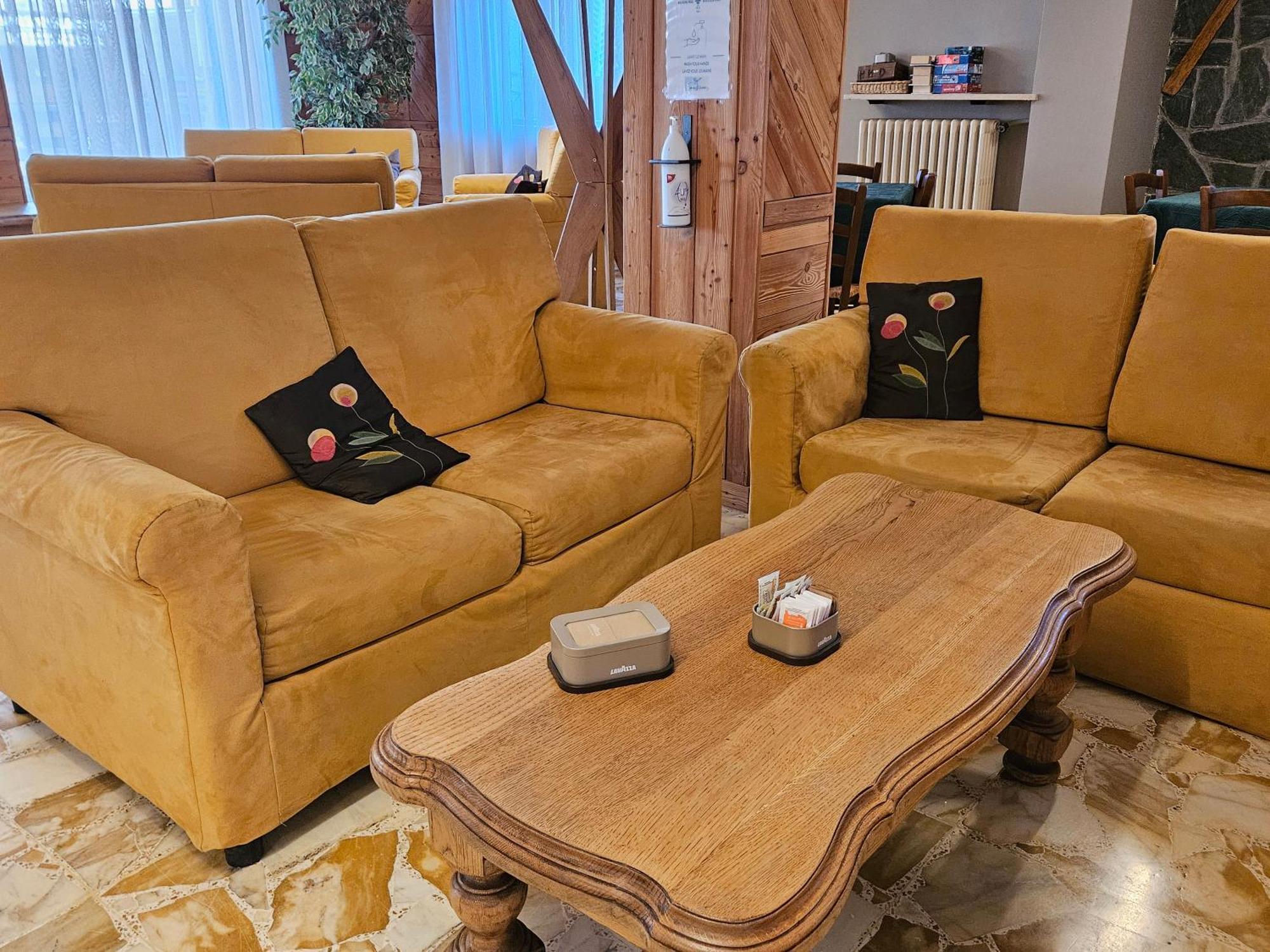 Hotel Holiday Debili Саузе-д'Ульс Экстерьер фото